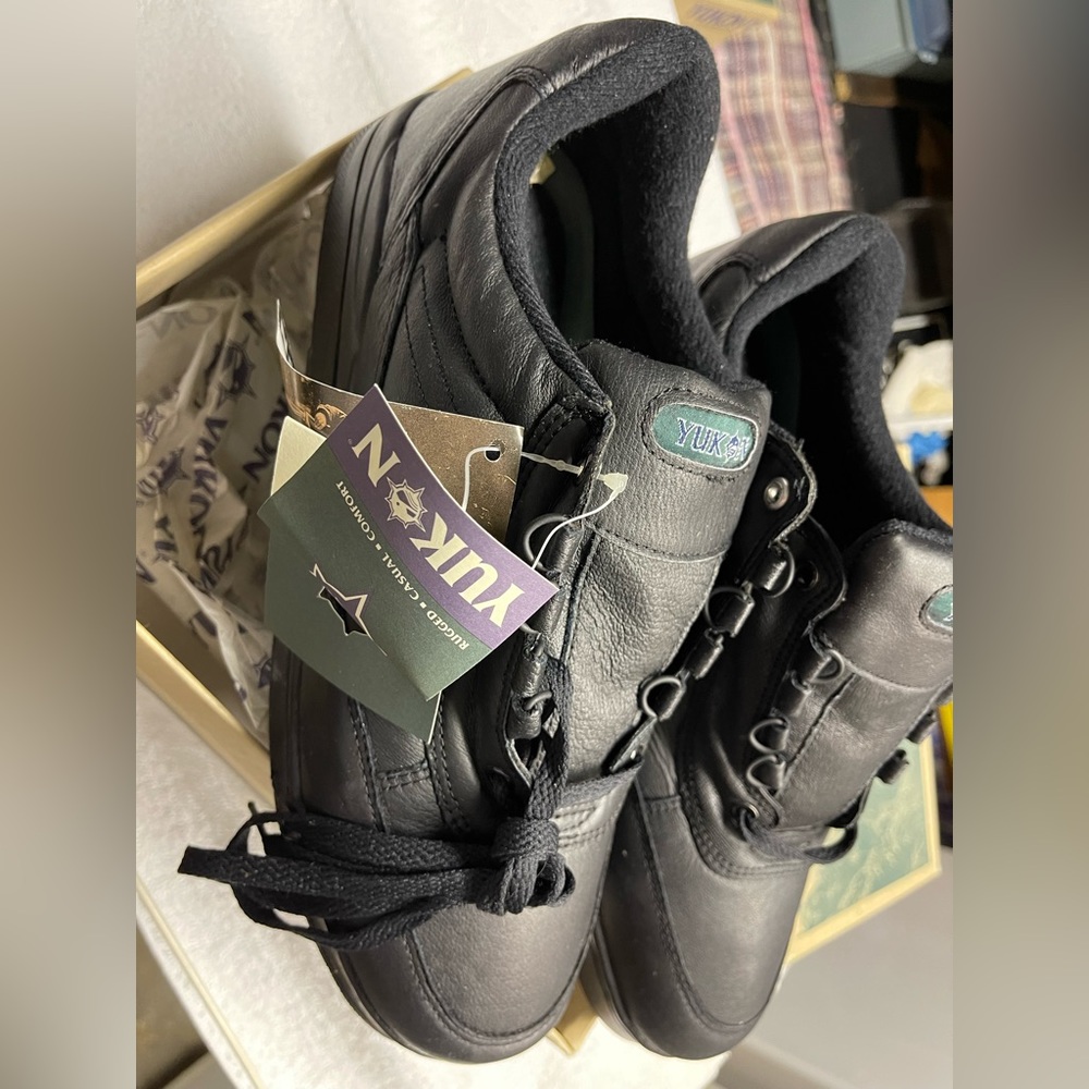 Men shoes in 10.5